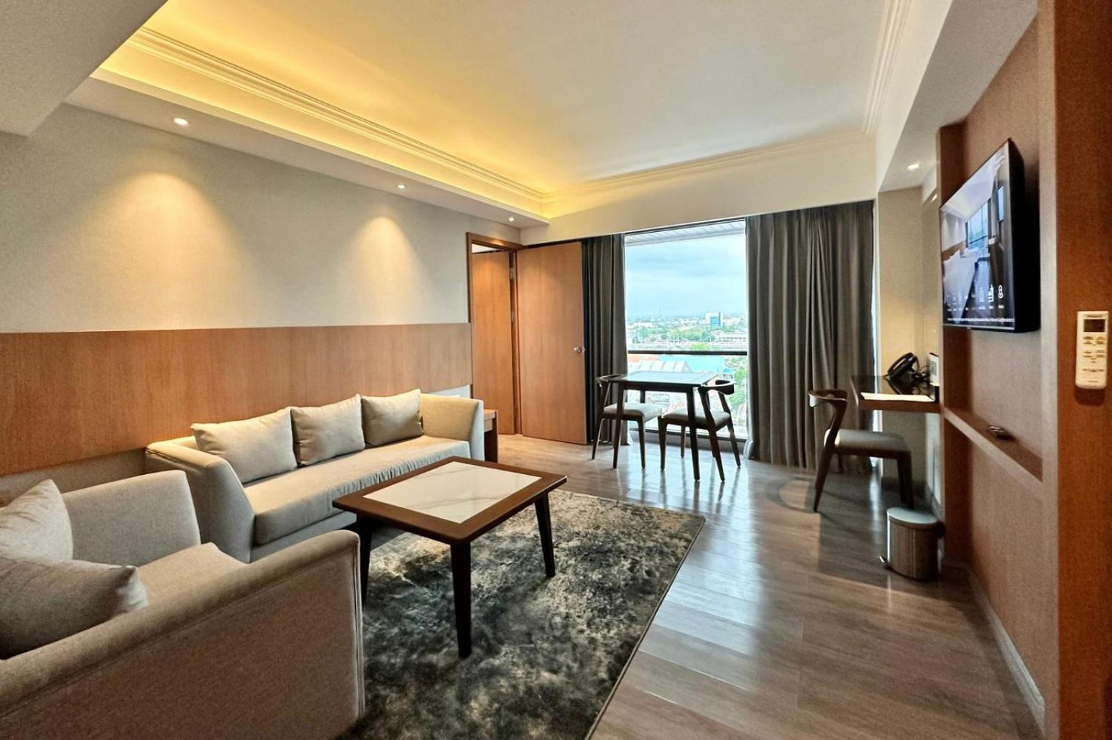 The Malioboro Hotel & Conference Center Yogyakarta Habitación foto